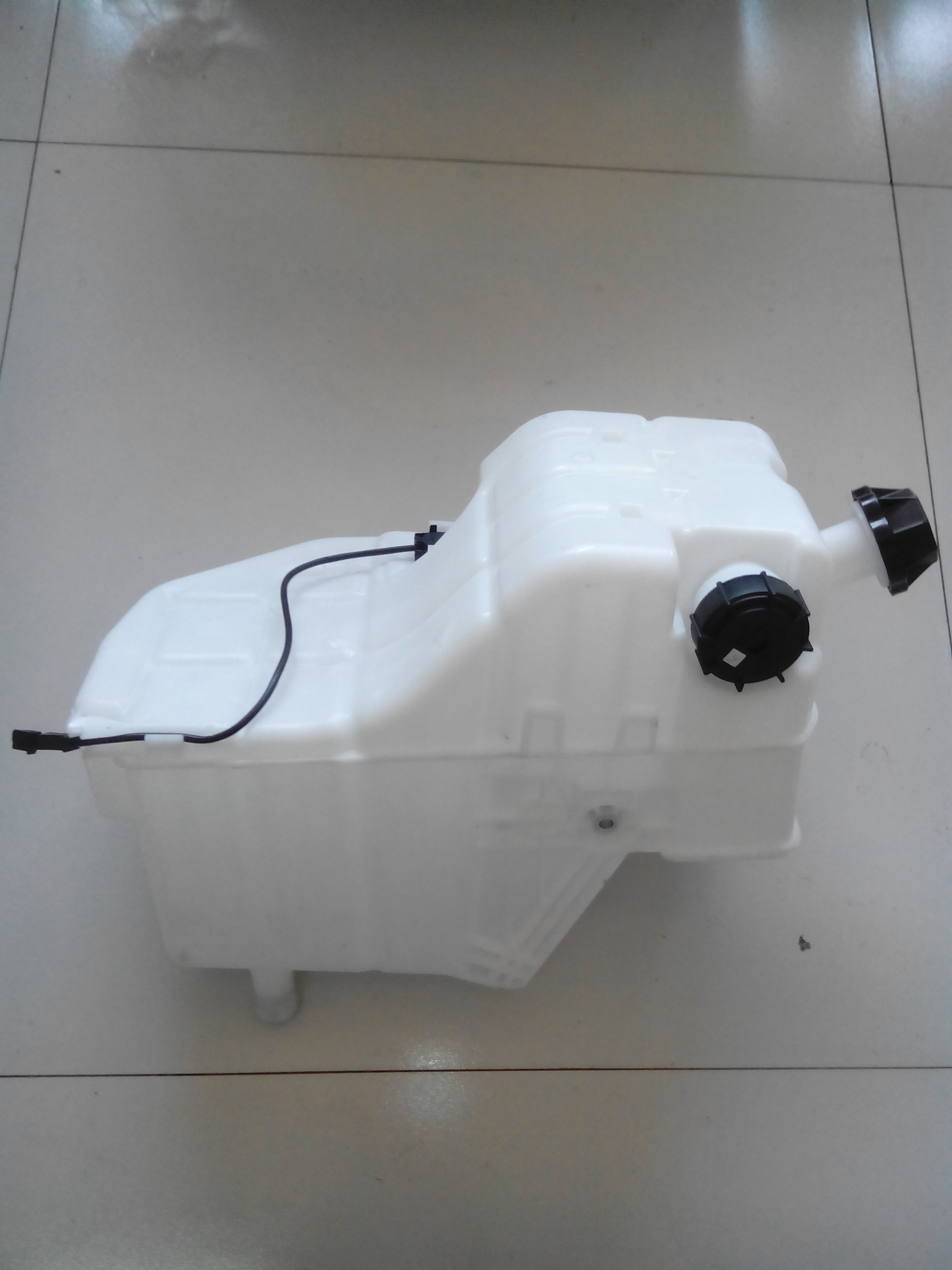 北汽福田戴姆勒GTL車型膨脹水箱總成